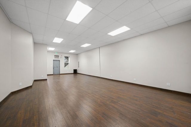 2140 W Cermak Road, Chicago, IL 60608