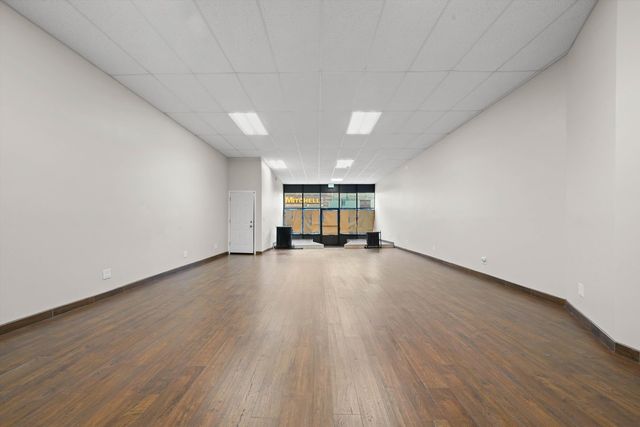 2140 W Cermak Road, Chicago, IL 60608