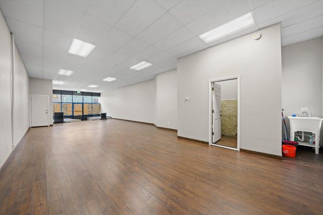 2140 W Cermak Road, Chicago, IL 60608