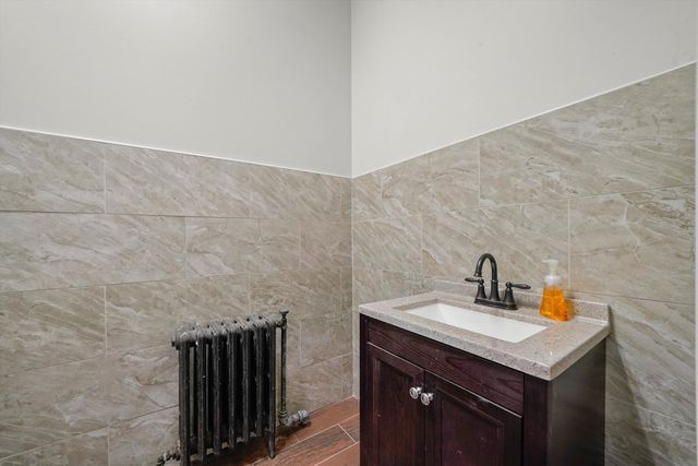 2140 W Cermak Road, Chicago, IL 60608