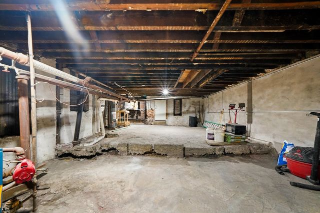 2140 W Cermak Road, Chicago, IL 60608