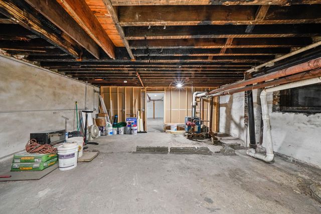 2140 W Cermak Road, Chicago, IL 60608