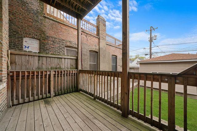 2140 W Cermak Road, Chicago, IL 60608