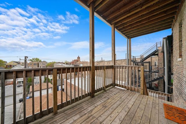 2140 W Cermak Road, Chicago, IL 60608