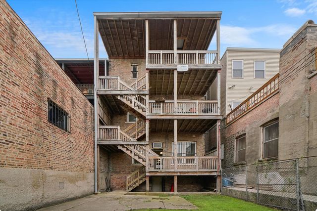 2140 W Cermak Road, Chicago, IL 60608