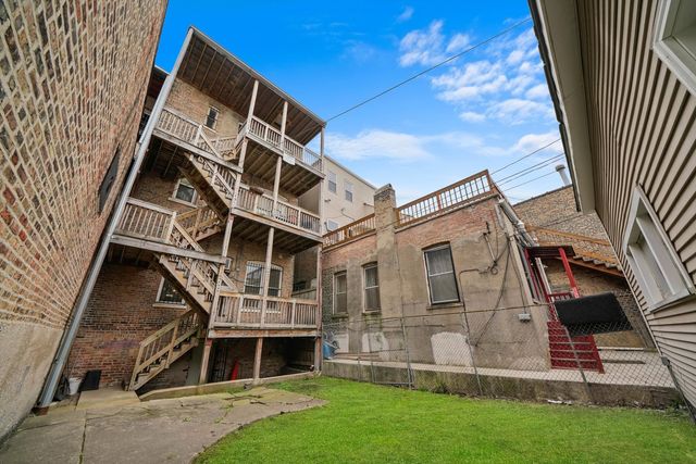 2140 W Cermak Road, Chicago, IL 60608