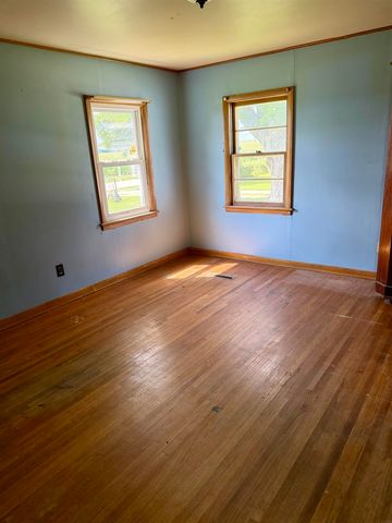 1892 Ivanhoe Avenue, New Hampton, IA 50659
