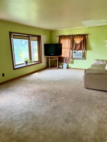 1892 Ivanhoe Avenue, New Hampton, IA 50659