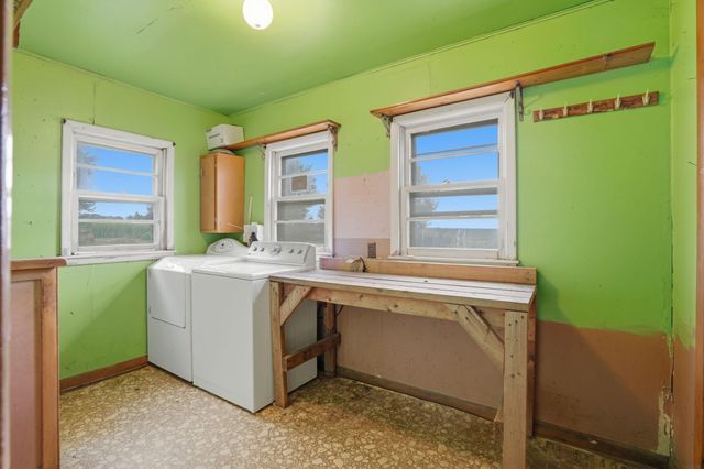 1892 Ivanhoe Avenue, New Hampton, IA 50659