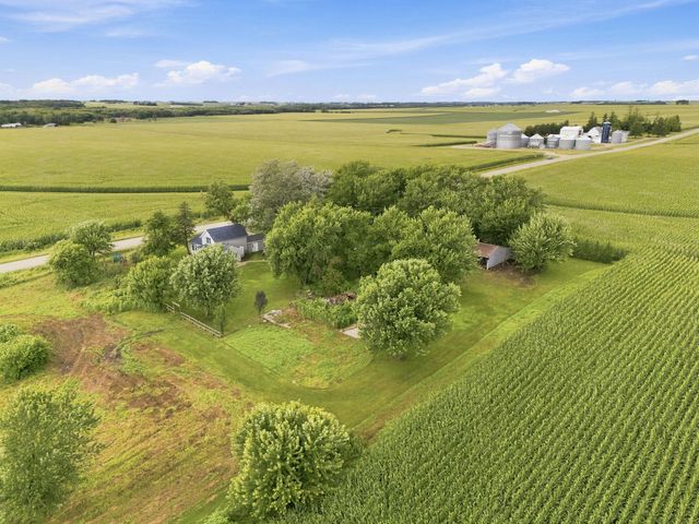 1892 Ivanhoe Avenue, New Hampton, IA 50659