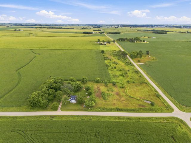 1892 Ivanhoe Avenue, New Hampton, IA 50659
