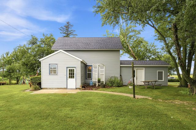 1892 Ivanhoe Avenue, New Hampton, IA 50659