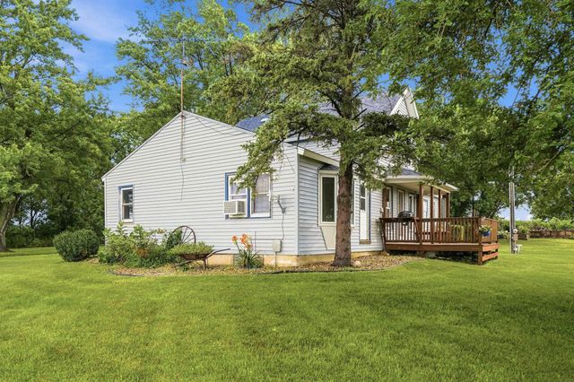 1892 Ivanhoe Avenue, New Hampton, IA 50659