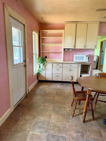1892 Ivanhoe Avenue, New Hampton, IA 50659