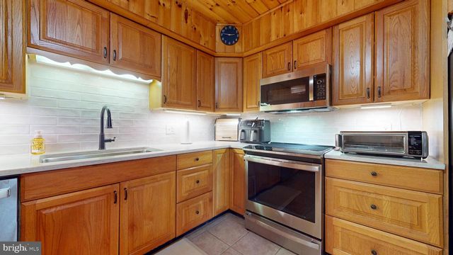 853 CLARKS LANDING RD, Egg Harbor City, NJ 08215