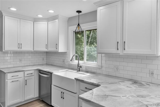 23 West Willowdale Drive, West Seneca, NY 14224