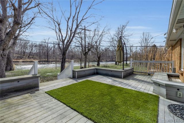 23 West Willowdale Drive, West Seneca, NY 14224