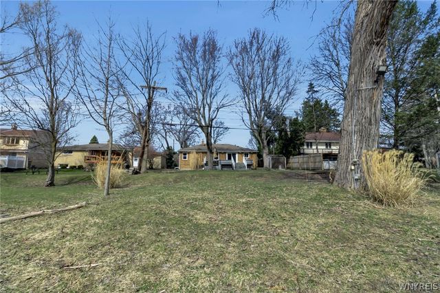 23 West Willowdale Drive, West Seneca, NY 14224