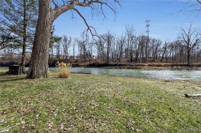 23 West Willowdale Drive, West Seneca, NY 14224