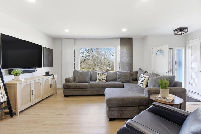 38927 89th STREET, Burlington, WI 53105