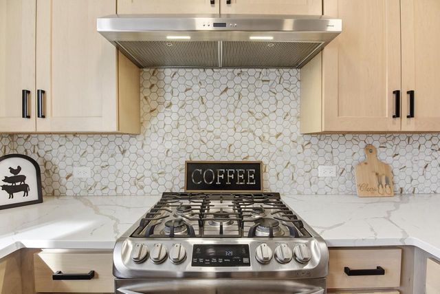 38927 89th STREET, Burlington, WI 53105