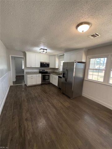 205 Kalmar DR, Chesapeake, VA 23320