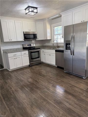 205 Kalmar DR, Chesapeake, VA 23320