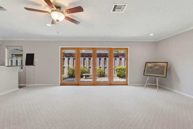 45 Champions Colony E, Houston, TX 77069