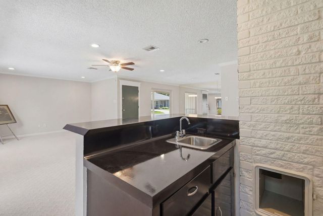 45 Champions Colony E, Houston, TX 77069