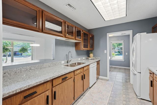 45 Champions Colony E, Houston, TX 77069