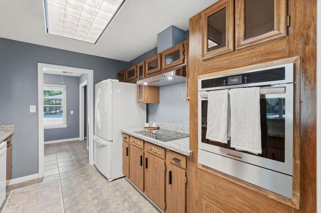 45 Champions Colony E, Houston, TX 77069
