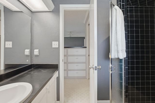 45 Champions Colony E, Houston, TX 77069