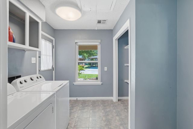 45 Champions Colony E, Houston, TX 77069