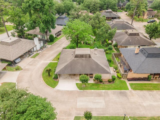 45 Champions Colony E, Houston, TX 77069