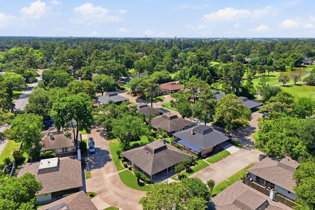 45 Champions Colony E, Houston, TX 77069