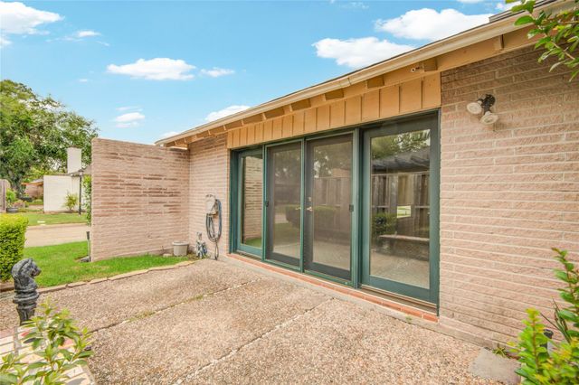 45 Champions Colony E, Houston, TX 77069