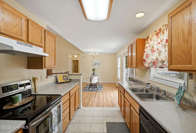 326 Knollwood Drive, Hampstead, NC 28443