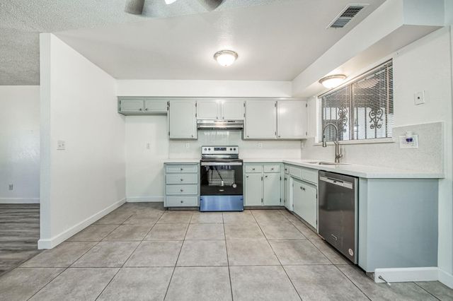 981 N Thorne Avenue, Fresno, CA 93728