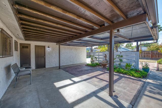 981 N Thorne Avenue, Fresno, CA 93728