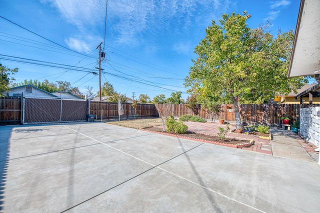 981 N Thorne Avenue, Fresno, CA 93728