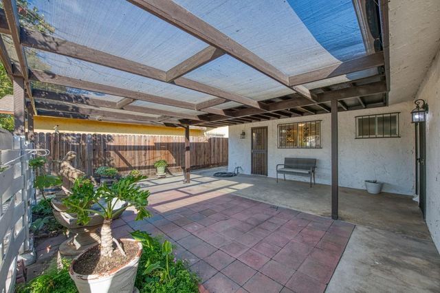 981 N Thorne Avenue, Fresno, CA 93728