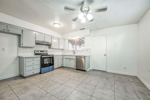 981 N Thorne Avenue, Fresno, CA 93728