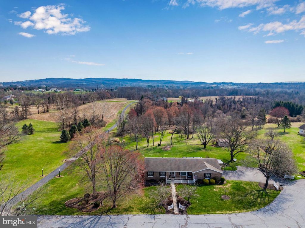 1026 PIMA CIRCLE, Mechanicsburg, PA 17055