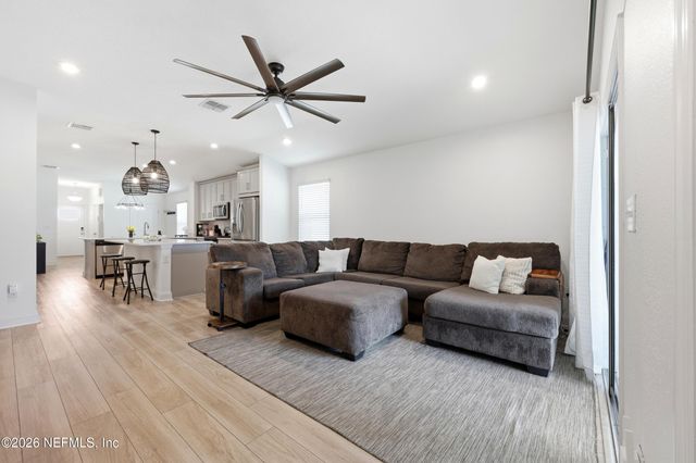 13201 HOLSINGER Boulevard, Jacksonville, FL 32256