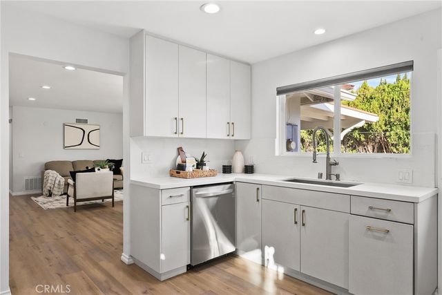 10000 Amestoy Avenue, Northridge, CA 91325