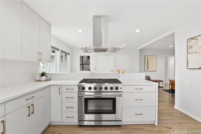 10000 Amestoy Avenue, Northridge, CA 91325