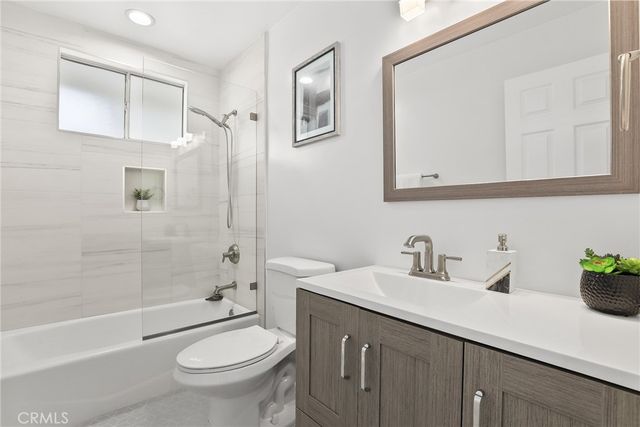 10000 Amestoy Avenue, Northridge, CA 91325