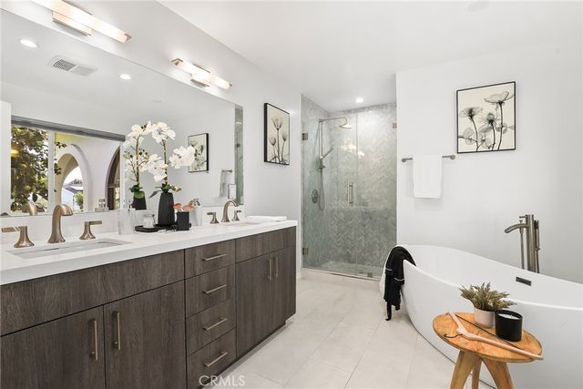 10000 Amestoy Avenue, Northridge, CA 91325