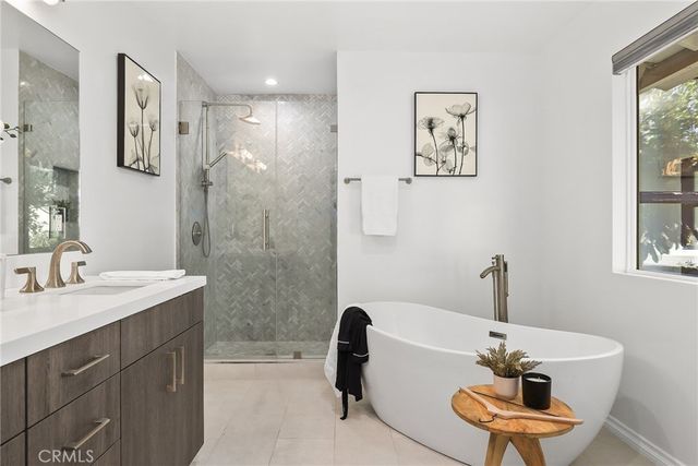 10000 Amestoy Avenue, Northridge, CA 91325