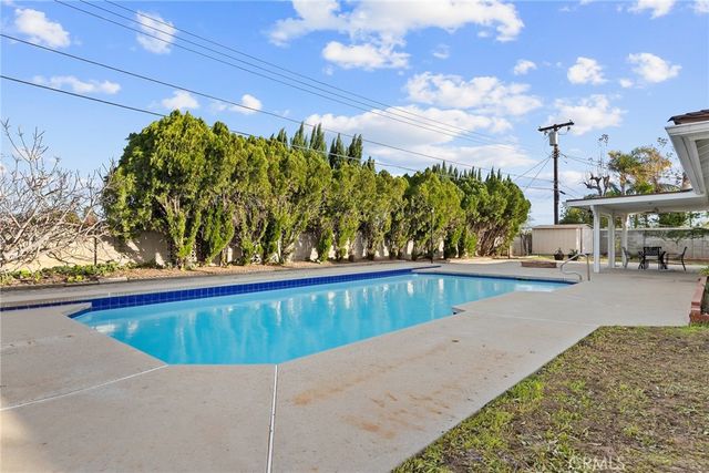 10000 Amestoy Avenue, Northridge, CA 91325